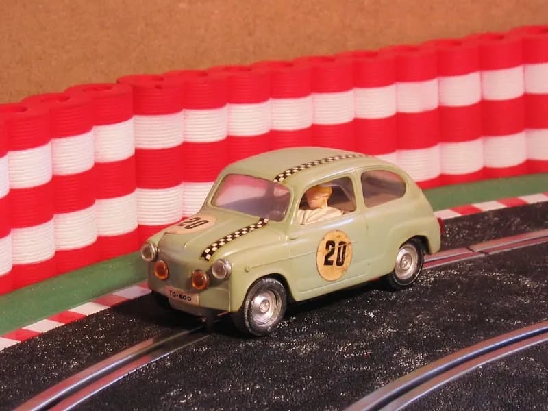 SEAT 600
