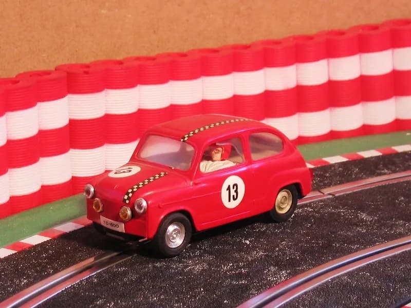 SEAT 600