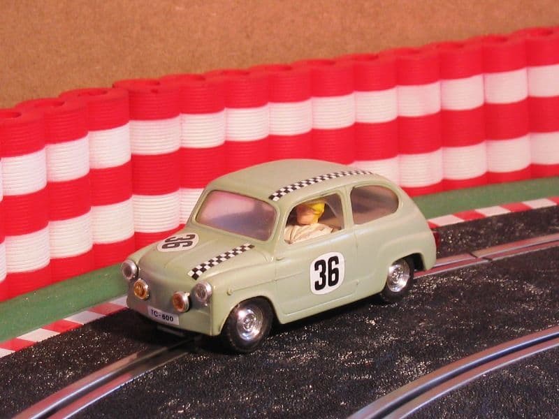 SEAT 600