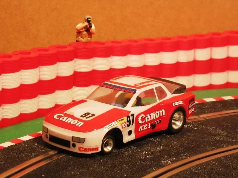 Porsche 944 CANON