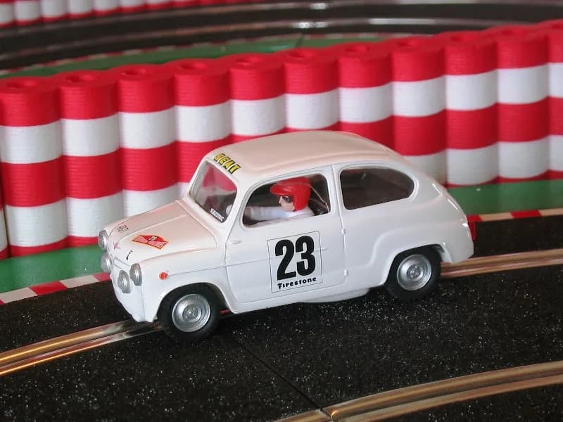 SEAT 600