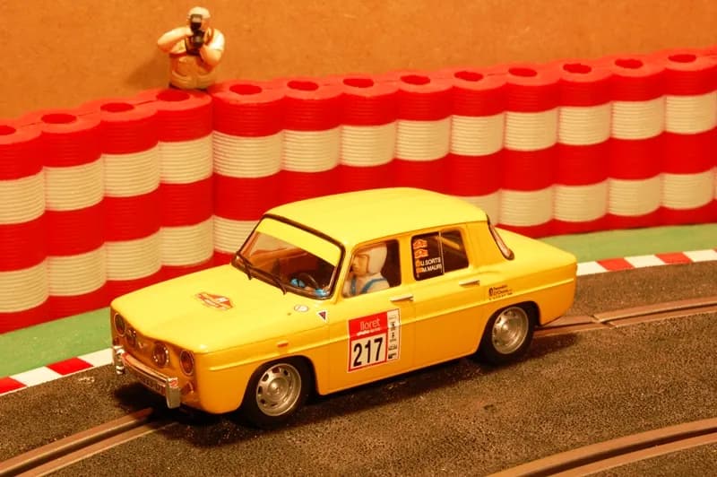 Renault 8 TS Yellow