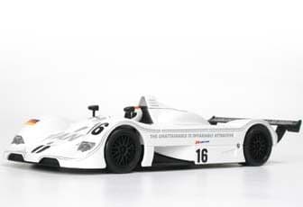 BMW v12 LMR ART CAR
