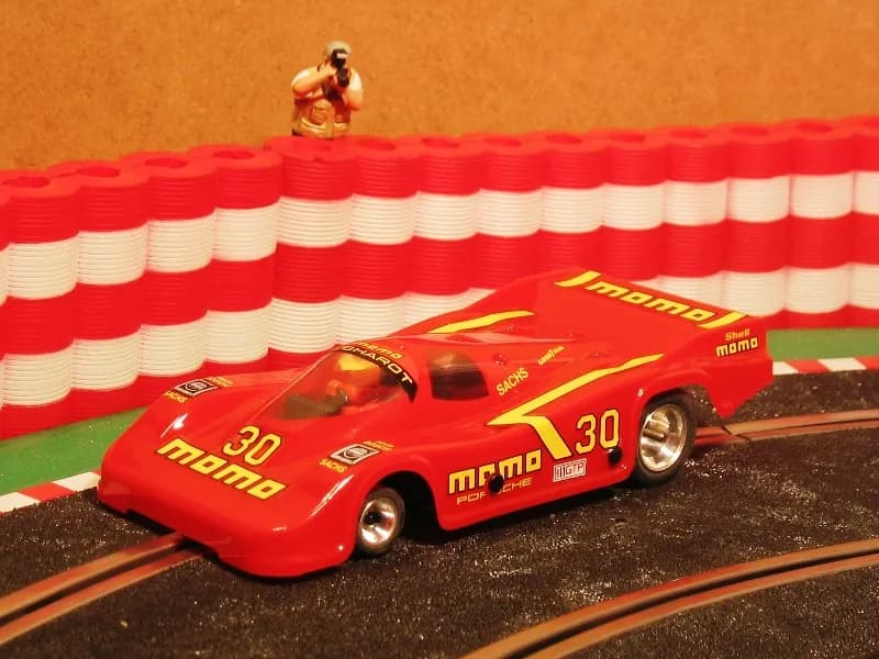 Porsche 962-C Momo
