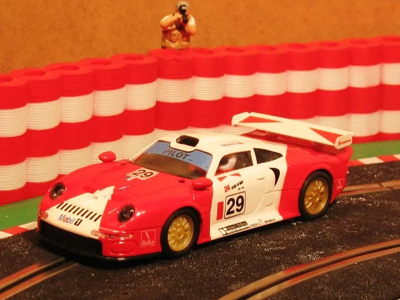 Porsche 911 GT1 Mobil