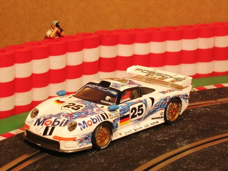 Porsche 911 GT1