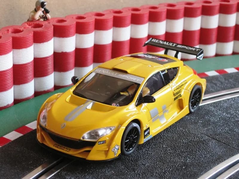 Renault Megane Trophy Yellow