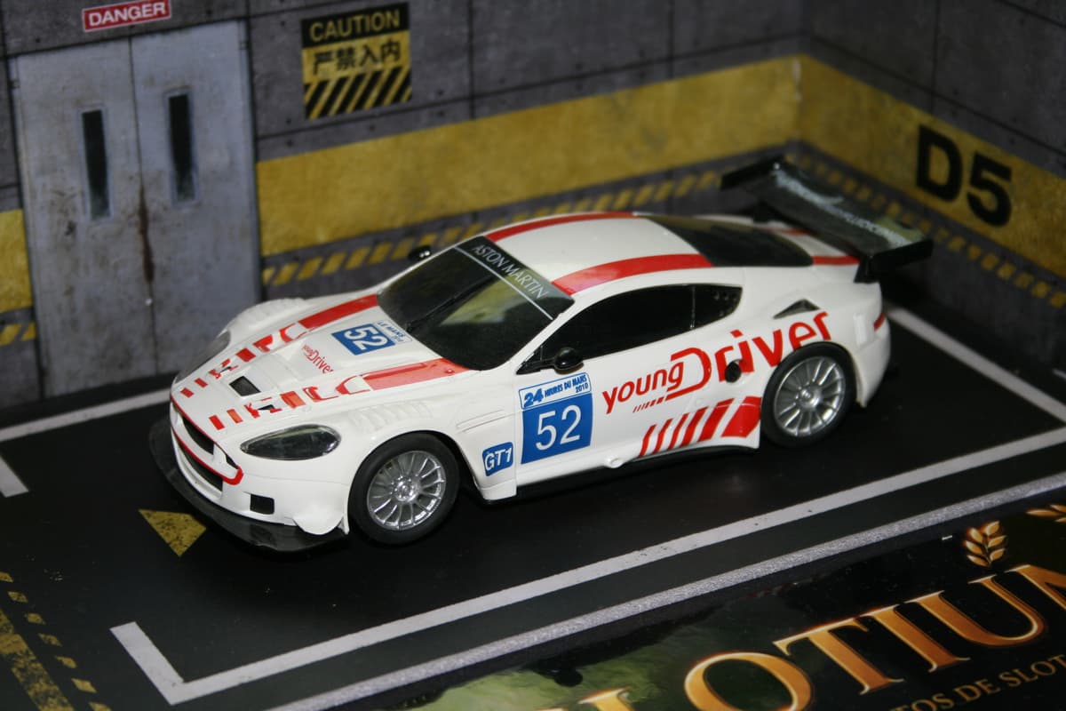 Aston Martin DBR9